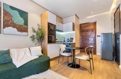 Luxury Cinematic 1-Bedroom Apartment with Pool & PS5